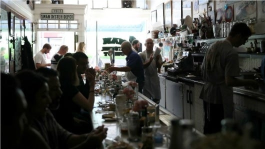 Apagón en Swan Oyster Depot en San Francisco, California. Foto: AFP.