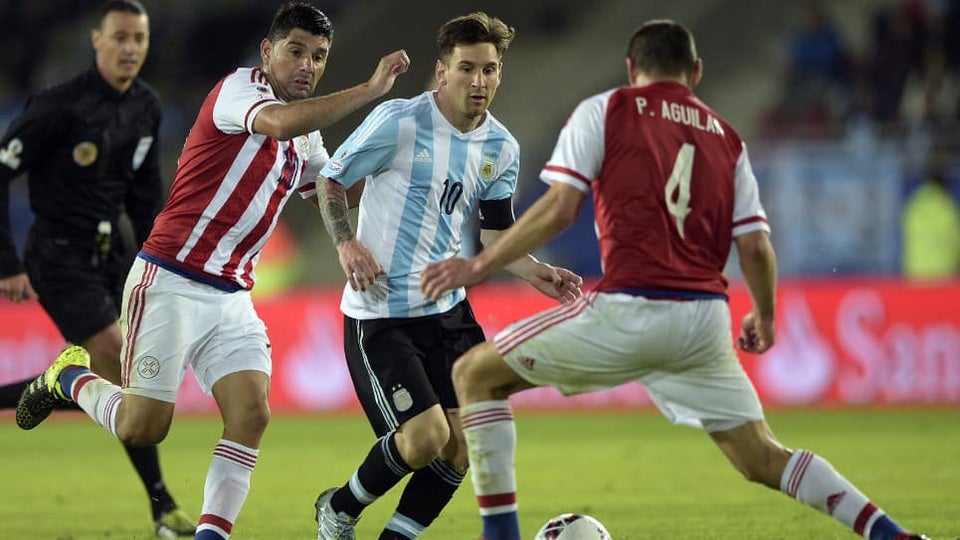Messi durante el partido ante Paraguay. Foto AFP