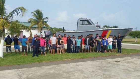 Van 69 personas migrantes rescatados durante este fin de semana en el Golfo de Urabá. Foto: Armada Nacional.