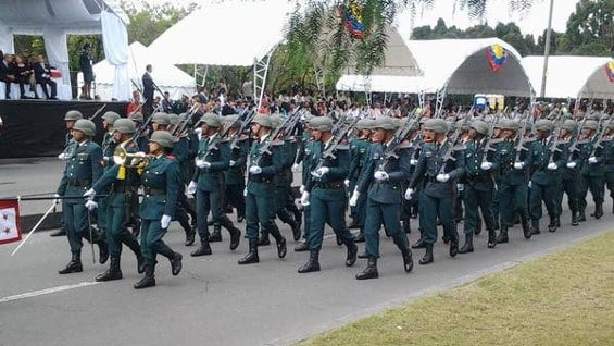 Miembros de la Armada, el Ejército, la Policía y la Fuerza Aérea participaron del desfile.