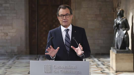 El presidente del Gobierno catalán, Artur Mas, durante su intervención tras firmar el decreto de convocatoria de la consulta del 9N. Foto: EFE.