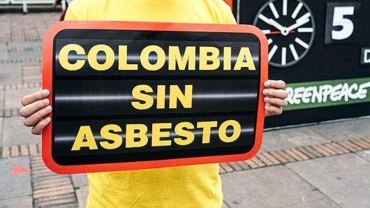Duque presenta Ley que prohíbe uso de asbesto en Colombia. Foto: Greenpeace/modificada