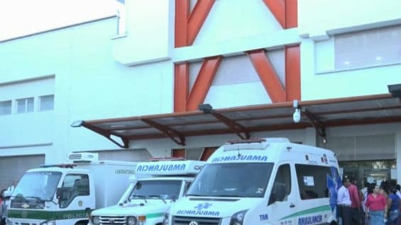 Tres horas tardaron los ocho socorristas del Cuerpo de Bomberos para rescatar el cuerpo del hombre. Foto NoticiasRCN.com