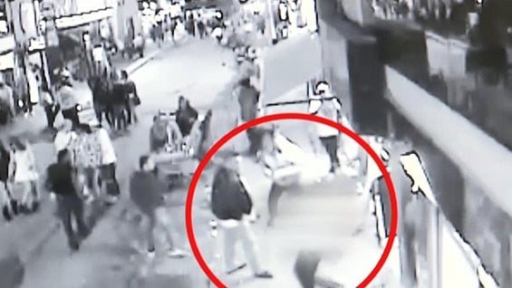 Aunque el joven logró llegar consiente a un centro asistencial, la gravedad de las heridas le causó la muerte. Foto: NoticiasRCN