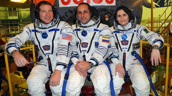 Terry Virts, Anton Shkaplerov y Samantha Cristoforetti. Foto: NASA.