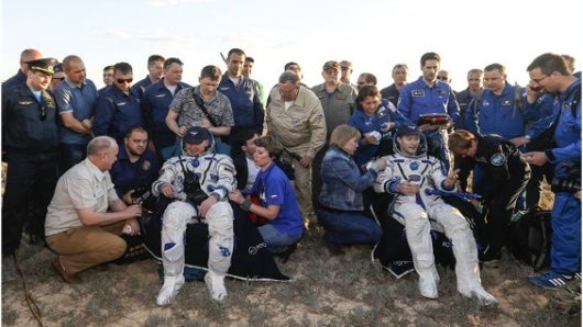 I-D: Los astronautas Sergey Ryazanskiy, Oleg Kotov y Mike Hopkins. Foto: Nasa
