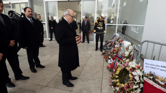 Presidente de Túnez Beji Caid Essebsi en las afueras del Museo Nacional Bardo. Foto. AFP