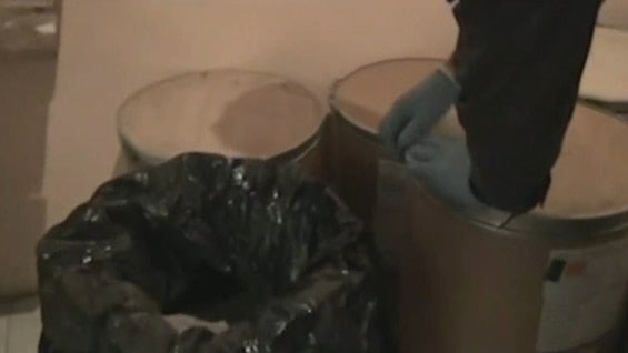 El hallazgo se hizo en el cuarto de un hostal en el barrio Santa Fe, centro de Bogotá, 330 kilos de explosivos tipo anfo. Foto: NoticiasRCN