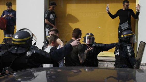 Al menos 50 personas resultaron heridas en los altercados entre hinchas. Foto EFE