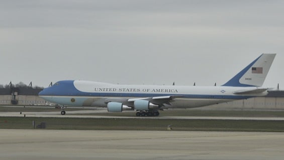 El avión presidencial despegó de la base aérea de Andrews. Foto: AFP.