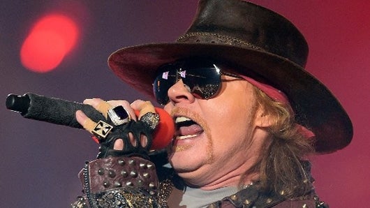 Varios medios estadounidenses dan por hecho la participación de Axl con los australianos sobre el escenario. AFP