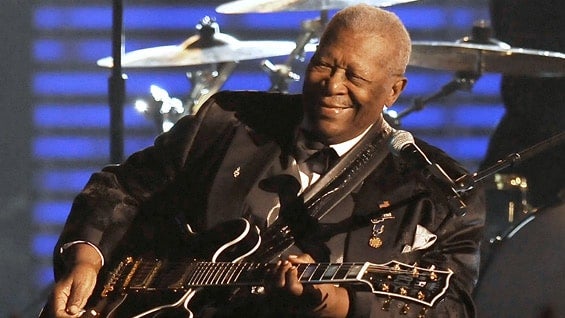 B.B. King durante la ceremonia de los premios Grammy en 2009. Foto: AFP.