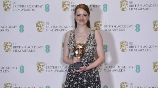 La actriz estadounidense Emma Stone fue galardonada con el premio Bafta a mejor actriz protagónica. Foto Agencia AFP