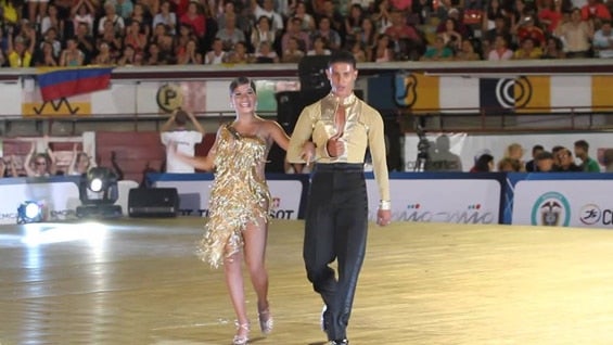 Los representantes de Colombia Adriana Ávila y Jefferson Benjumea.