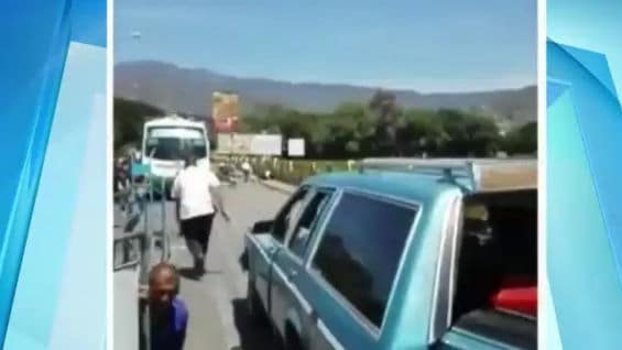 El bus de transporte escolar recibió varios impactos de bala.