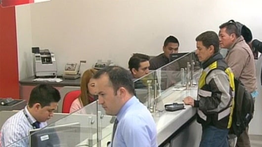 Los bancos aseguran que el aumento de las tarifas de hasta el 50% para los que pagan el impuesto, pone en riesgo la inversión. Foto: Noticias RCN