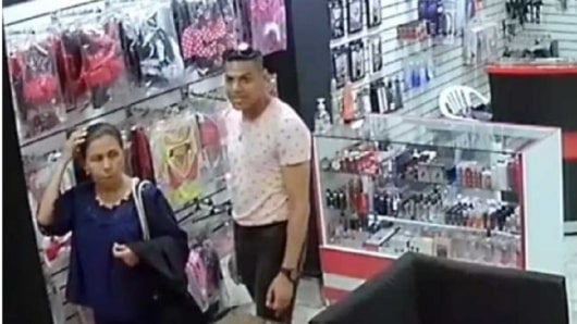 FOTO: Roban costoso vibrador de tienda erótica