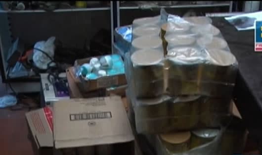 La investigación permitió el decomiso de los paquetes y enlatados adulterados.