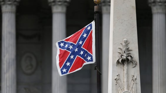 Bandera confederada en el capitolio de Columbia. Foto: AFP
