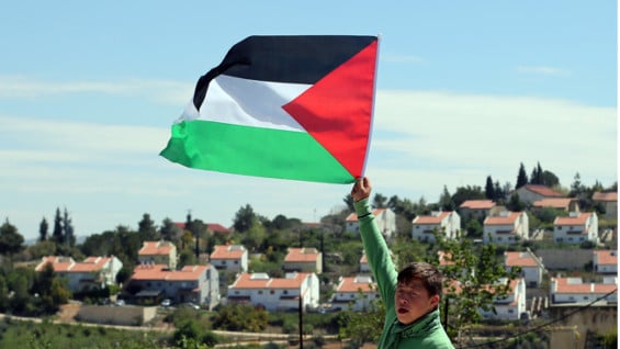 Bandera palestina en Cisjordania. Foto: AFP