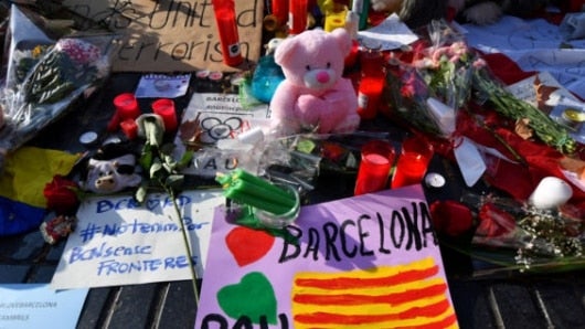Homenaje a los fallecidos. Foto: Pascal Guyot / AFP