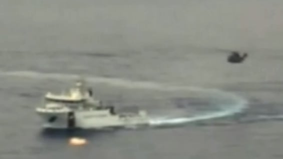 Los inmigrantes se pusieron en el mismo lado del barco y provocaron su hundimiento. Foto: Noticias RCN.