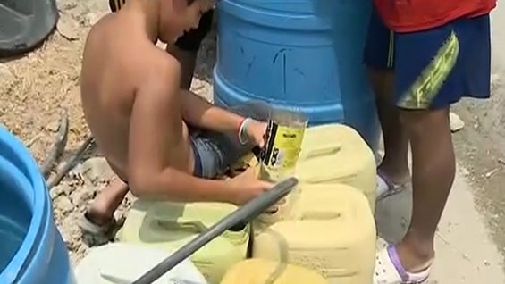 En total son 25 carrotanques los que distribuyen el líquido. Foto: NoticiasRCN