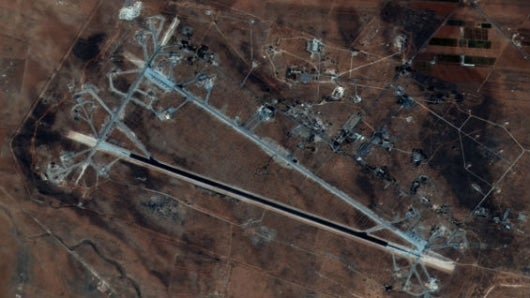 Vista aérea de la base de al-Shayrat. Foto: EFE