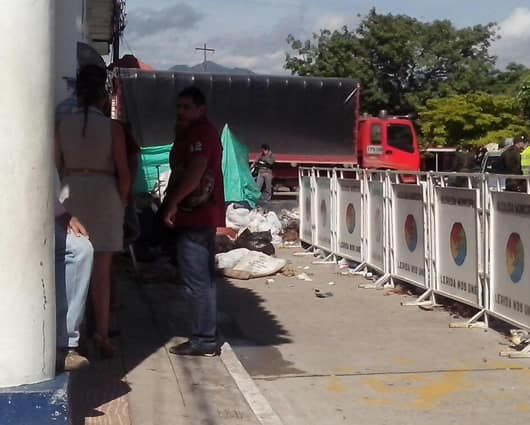 Los habitantes aseguran que a los barrios están llegando roedores atraídos por las basuras. Foto: @YorchipMenessen