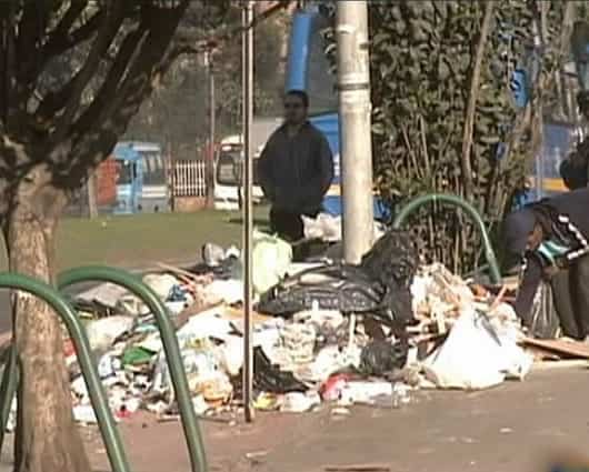 Algunas calles de Bogotá se vieron inundadas de basura durante la crisis Foto: RCN.