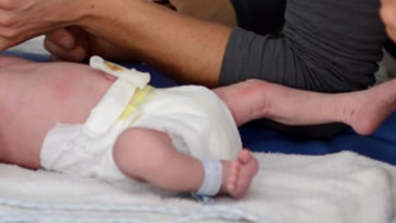 Los empleados del hotel escucharon el llanto del bebé y alertaron a las autoridades. Foto: AFP.