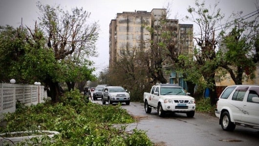 Equipos de rescate atraviesan Beira. Foto: AFP.