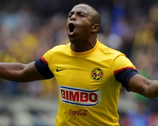 Miles de personas ingresaron en procesión a la capilla ardiente. Foto: AFP.