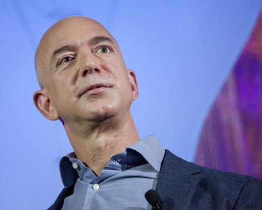 Jeff Bezos también es dueño del diario The Washington Post. Foto: AFP