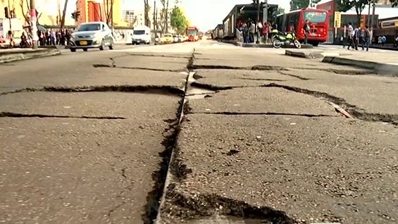 Estado de las losas de Transmilenio. Foto: Noticias RCN.