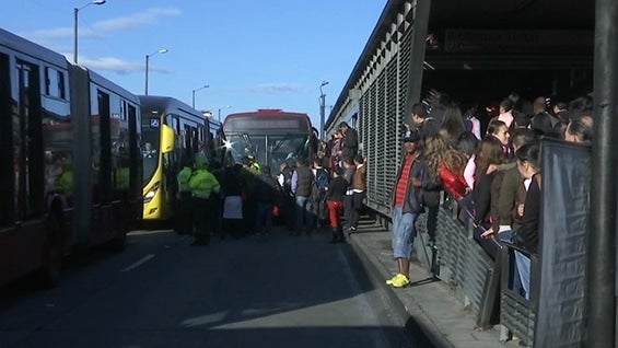 Algunos usuarios protagonizaron pequeños bloqueos.