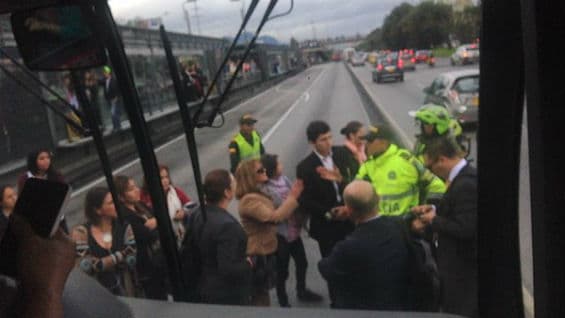 Las autoridades se encuentran en el sitio de los bloqueos para controlar la situación. Foto @NogueraPulido