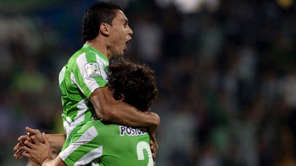 El gol de Daniel Bocanegra fue elegido como el mejor gol de la liga. Foto: AFP