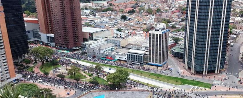 Las marchas tienen como punto de destino la Plaza de Bolívar. Foto. @Cesaringg