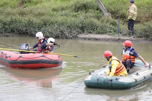 Los bomberos hacen presencia en el lugar.