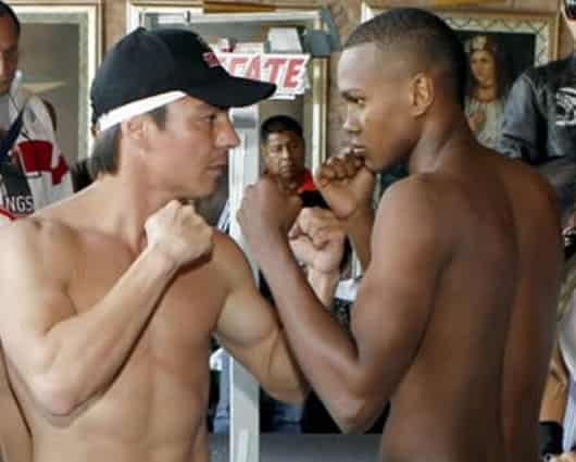 José Carmona (der.) cayó tras un nocaut en una pelea. Foto: Archivo.