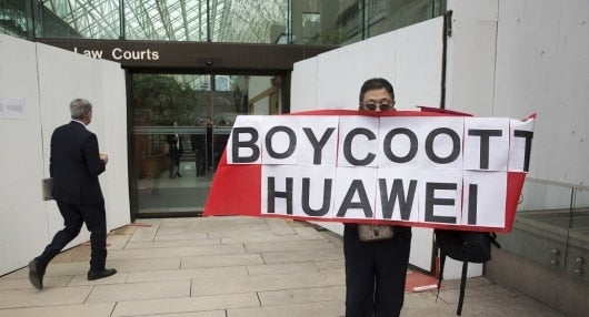 Protestante chino frente a la Corte Suprema de Vancouver. Foto: AFP