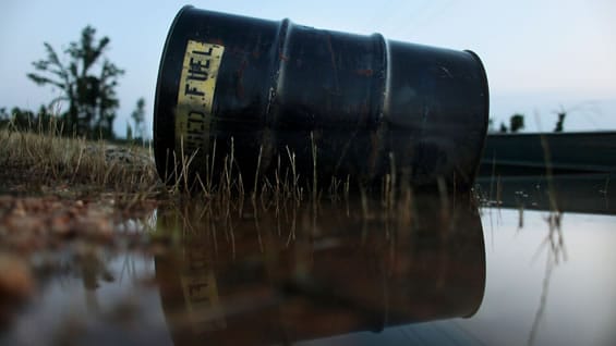 La abundante oferta, la moderada demanda y la fortaleza del dólar han disminuido el precio. Foto: AFP