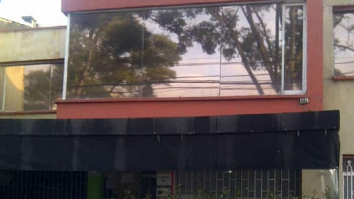 La sala de espionaje 'Andrómeda' estaba encubierta como un restaurante y un centro de enseñanza informática.