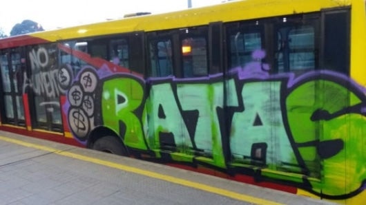 El grafiti en el bus.