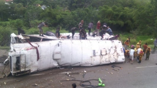 El bus de turismo que se accidentó. Foto: RCN