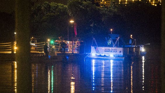 La laguna ha sido acordonada para facilitar la búsqueda. Foto EFE