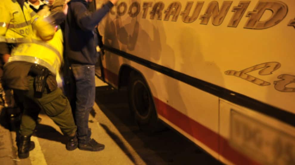 La mujer pide justicia. Foto: AFP