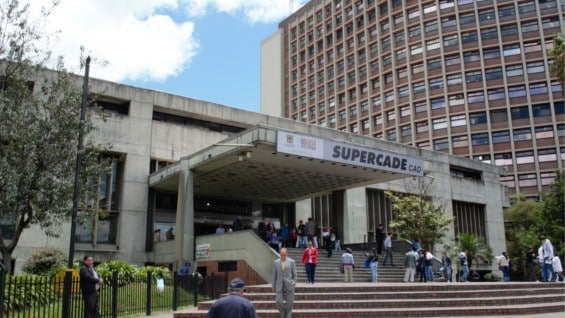 Se espera que los deudores beneficiados cancelen al Distrito cerca de dos billones de pesos. Foto: Alcaldía de Bogotá