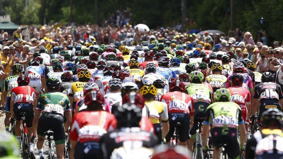 El líder del Tour de Francia, el suizo Fabian Cancellara, cayó en la tercera etapa del Tour de Francia. Foto AFP